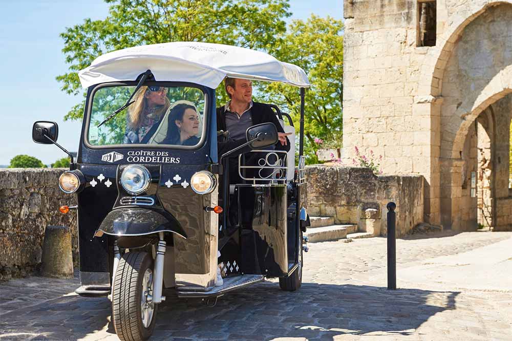 Balades en tuk-tuk Saint-Emilion au Cloître des Cordeliers